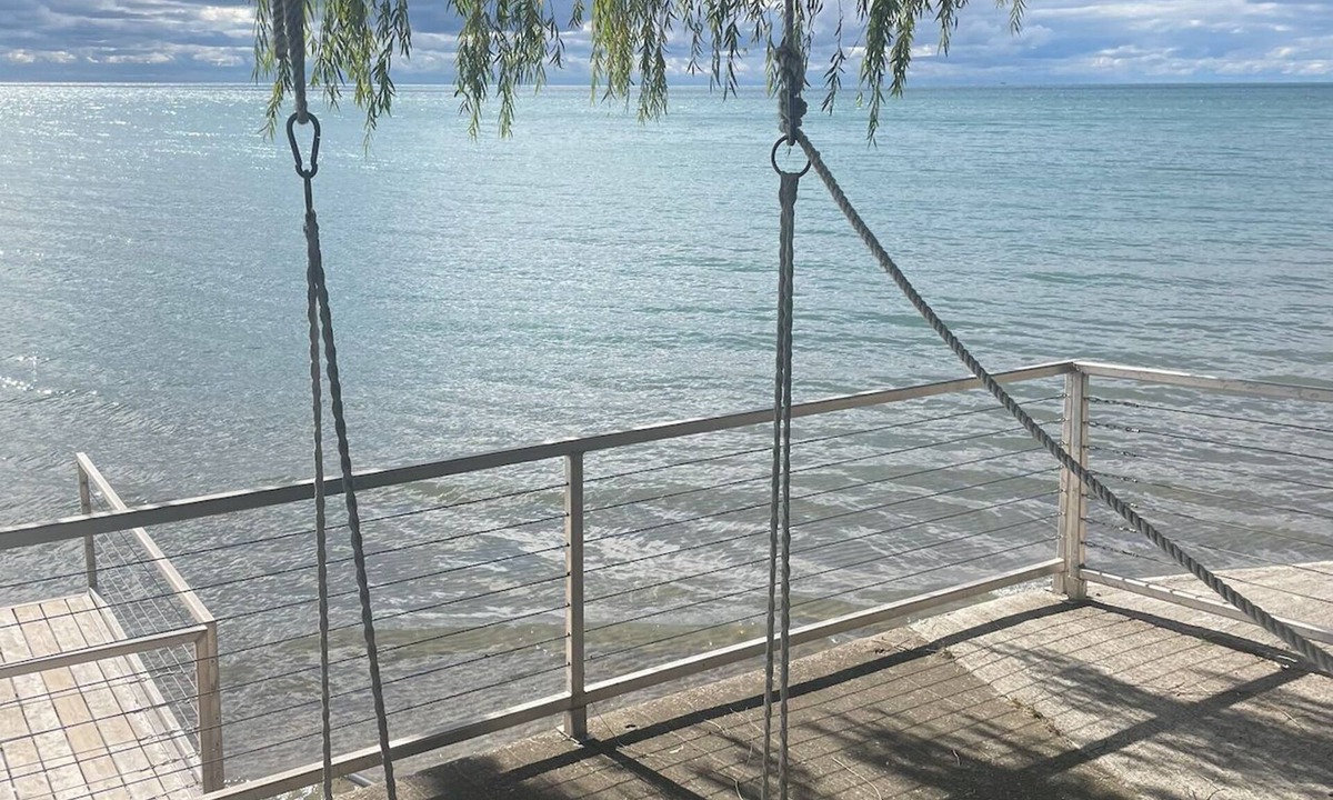 Hamilton Cottage | Cabana Lake House - welcome to our pet friendly paradise on the lake!