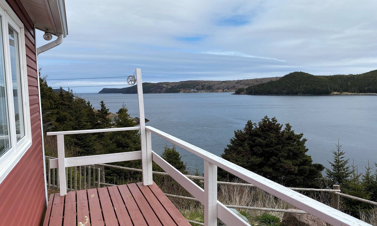 Fermeuse Cabin | Cabin Harbour View + Sitting Area + Fire Pit + BBQ