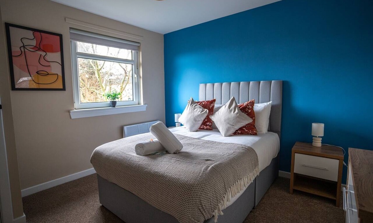 Glasgow Apartment | Caledonia Luxe Stays Short Lets Agency Grangemouth