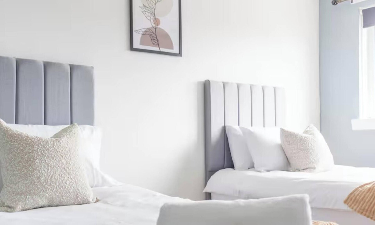 Broxburn House | Caledonia Luxe Stays Short Lets Agency Broxburn