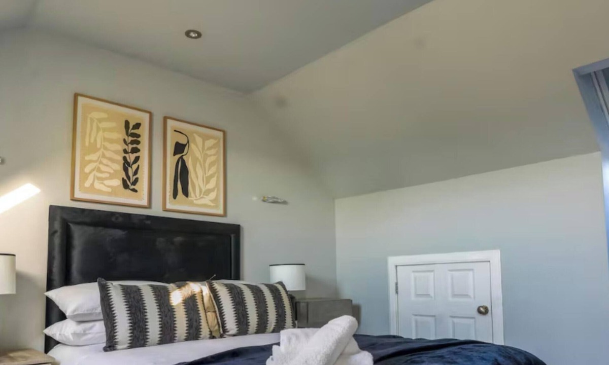 Kirkcaldy House | Caledonia Luxe Stays Short Lets Agency Kirkcaldy