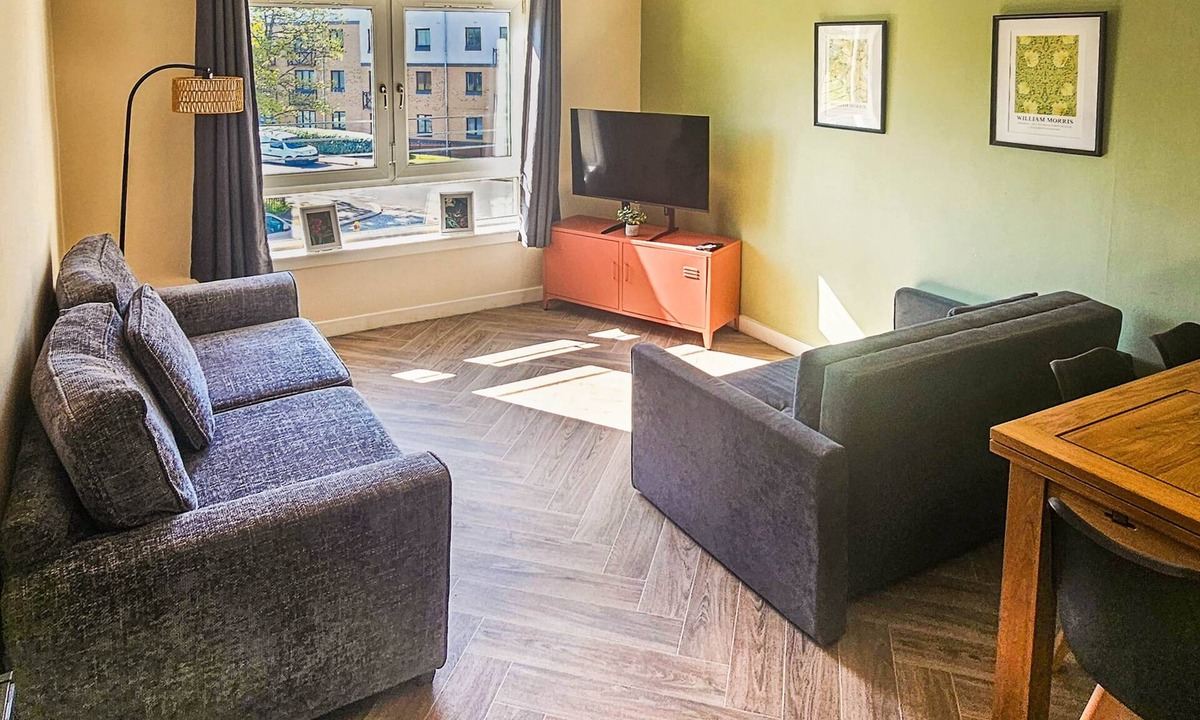 Paisley Apartment | Calm 2-Bed Paisley · RAH · Airport · Free Parking