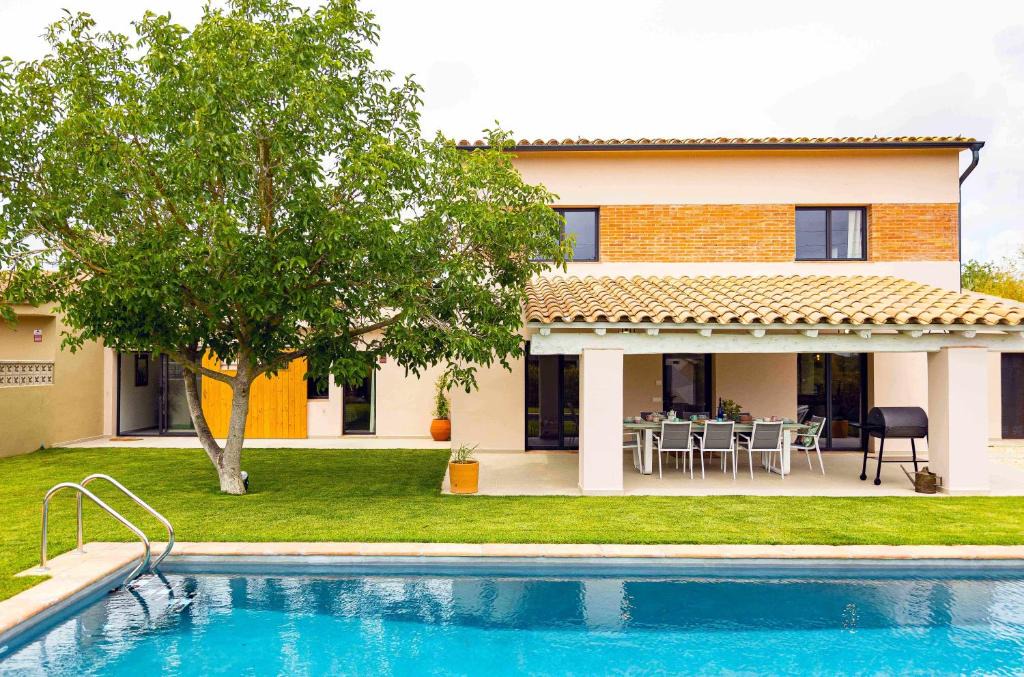 Vall-Llobrega Villa | Can Candiu. Establecimiento de 2 casas enteras