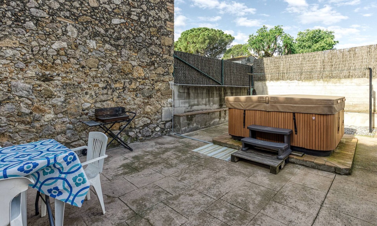 Viladamat House | Can Castelló Baixos – Casa acogedora para 6 personas en Viladamat con terraza y barbacoa
