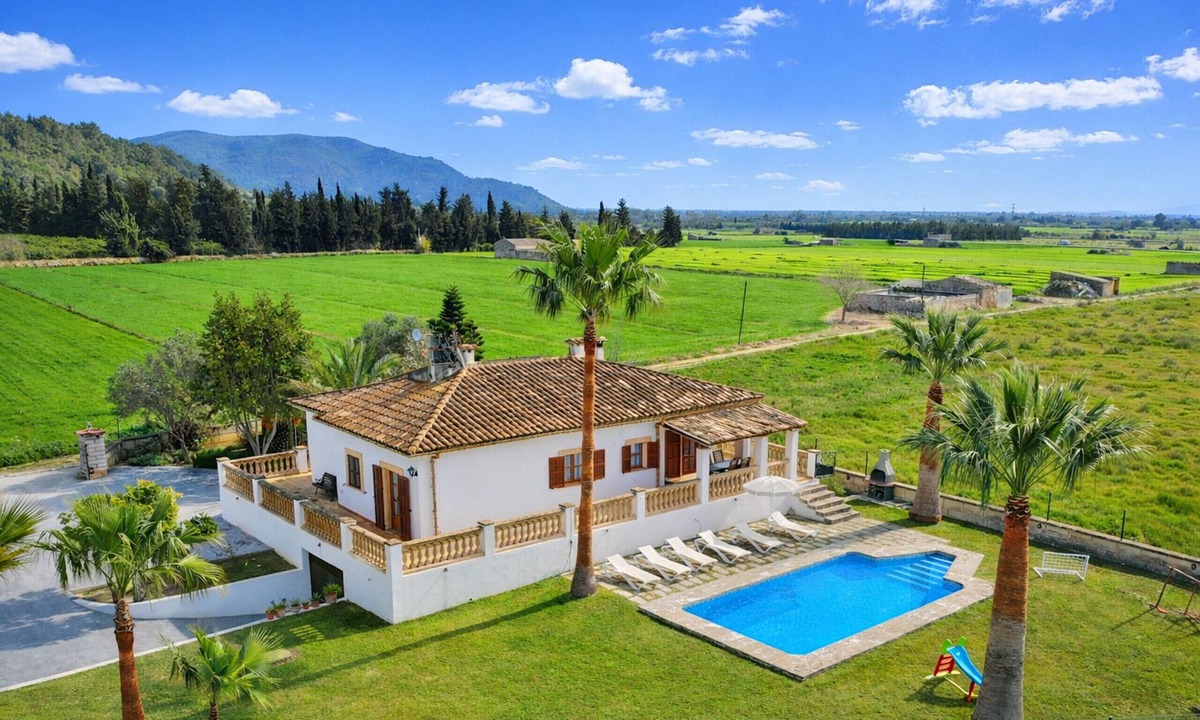 Sa Pobla Villa | Can Mussol 040 magnificent villa with private swimming pool, large garden, children's area, billiards, ping pong and WiFi.