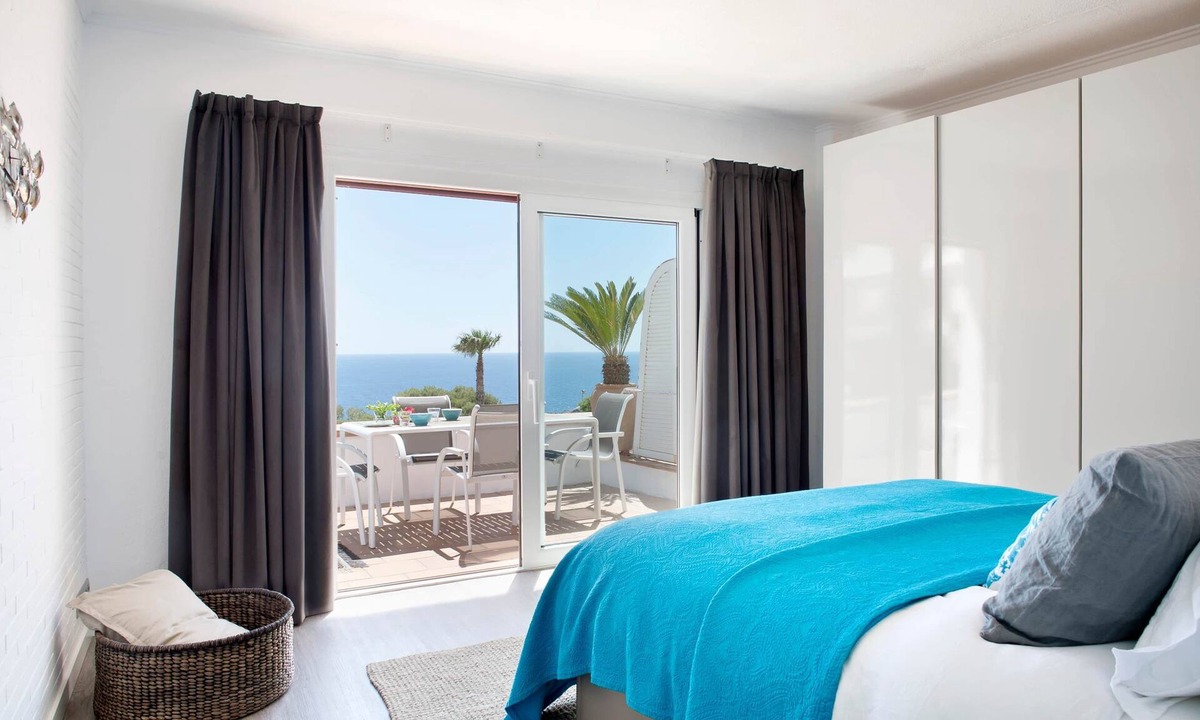 Begur Apartment | Cap Sa Sal Turquesa (terrace, sea views, direct access sea)