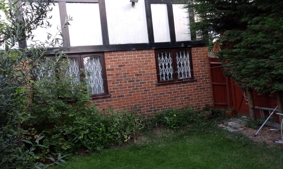 Chadwell House | Captivating House in Romford