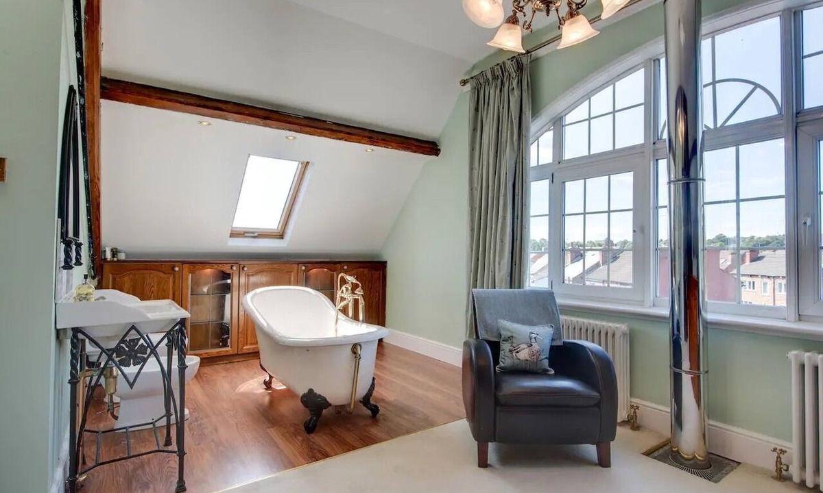 Swinton Apartment | Carnegie Library Shakespeare Apartment 3 bed