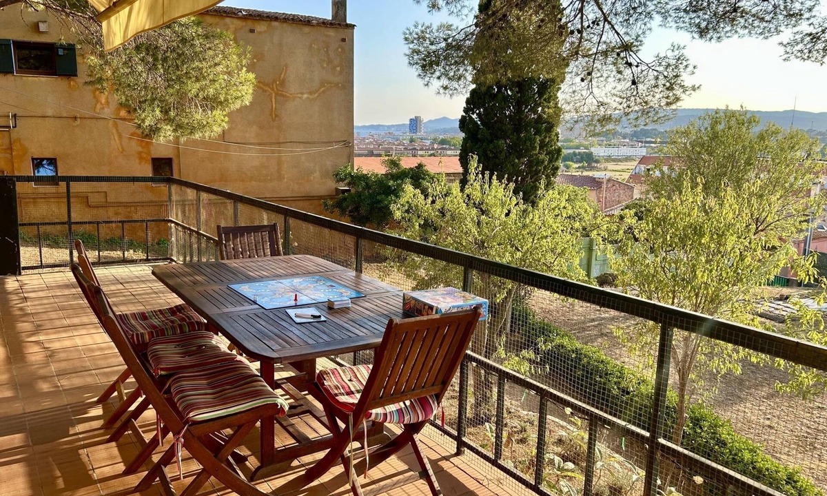 Palamos Villa | Casa amb Piscina i Jard a Palam s per 6 Persones