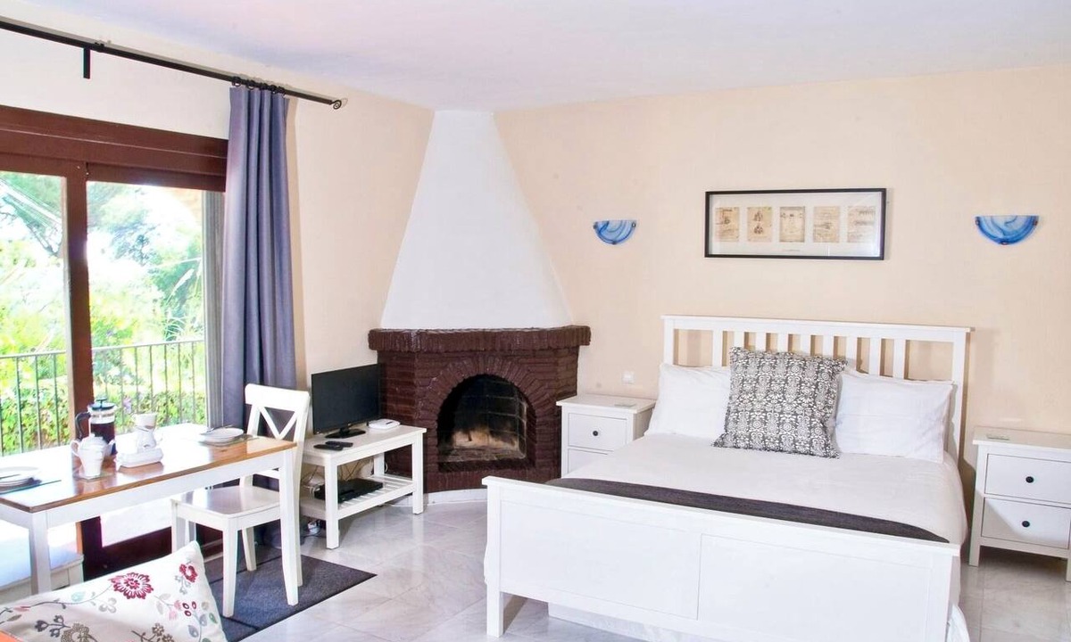 La Capellania Apartment | ★Casa Annabel walk to beach/train and all amenities UK TV/fast WIFI★