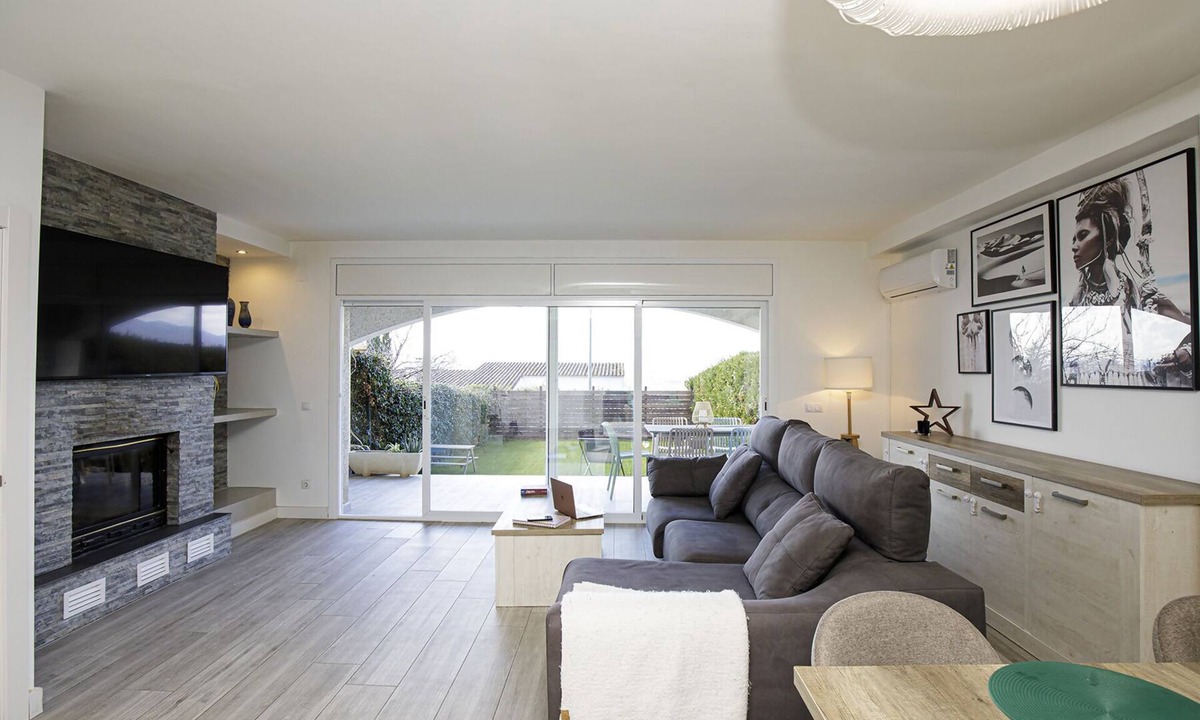 Montjuic House | Casa con Bonitas Vistas en Montjuic, Girona
