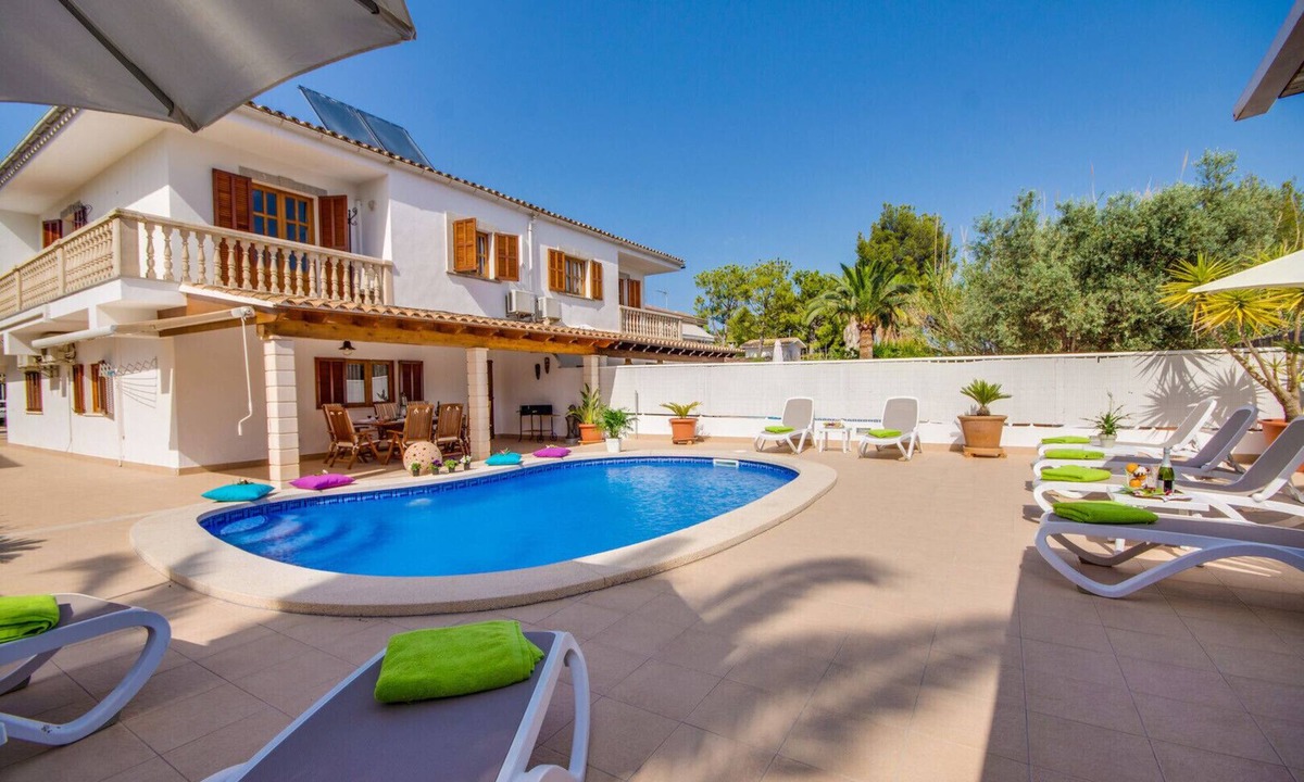 Alcudia Ski Chalet | Casa Flor with swimming pool near Alcudia Beach