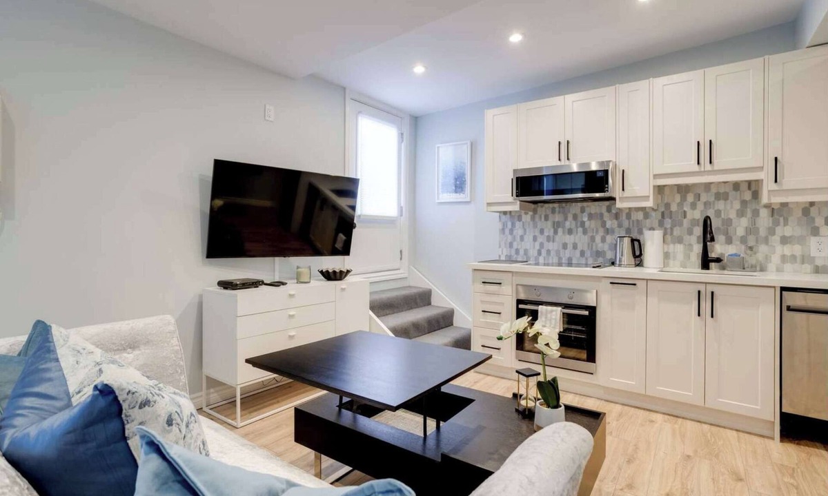 Leslieville Hotel | Casa Hotels: Stylish Suite with Patio—Leslieville