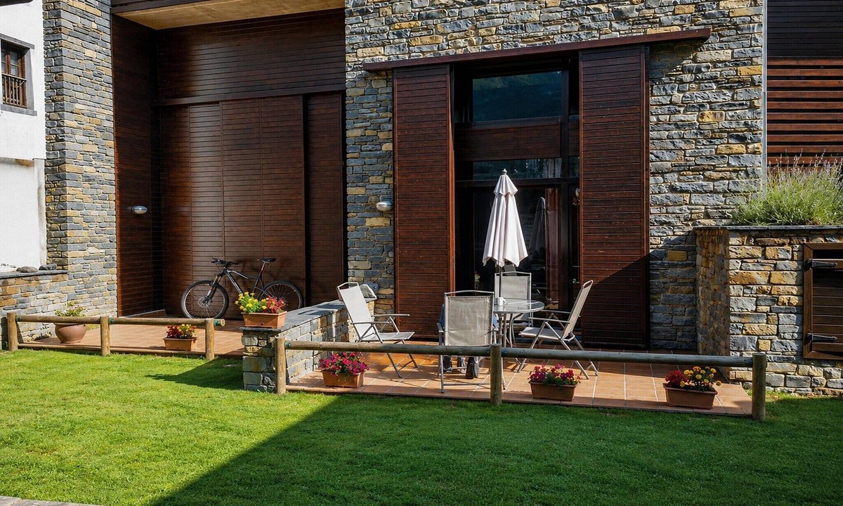 Areu House | Casa La Pica with access to the garden
