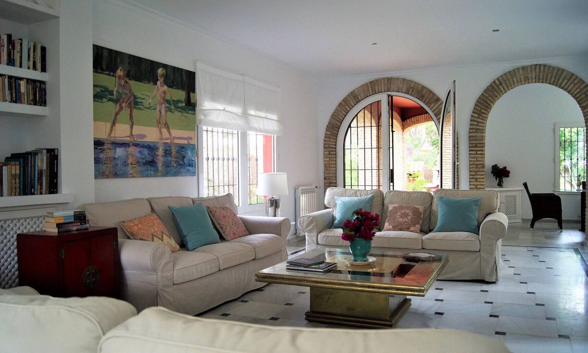 Cabo Roche Villa | Casa Leticia. Inner courtyard, palm, and beach (200m)!