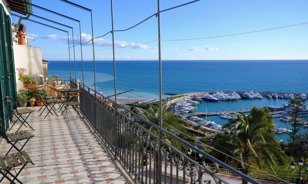 Old Town Apartment | Casa Molinari - Large apartment with incredible sea views 008065-LT-0272