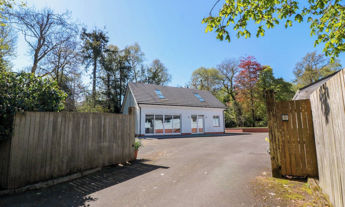Drymen House | CASTLE HOUSE LODGE, family friendly, with a garden in Drymen