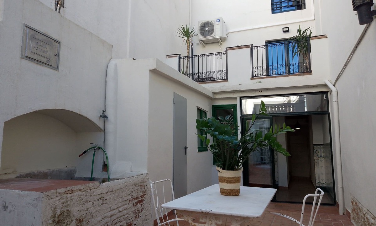 Calella House | Catalan house with patio, garage, beach 300m away