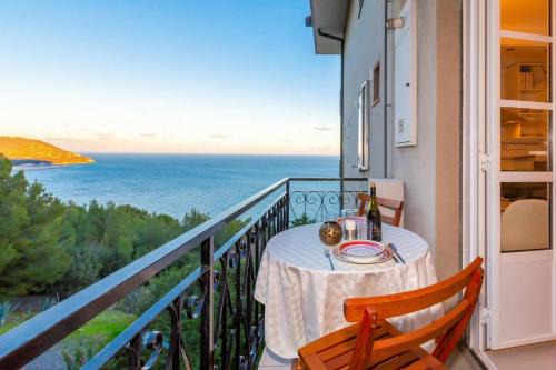Capo Mimosa-Rollo Apartment | Cervo Piccolo Incanto Flat with Balcony - Happy Rentals