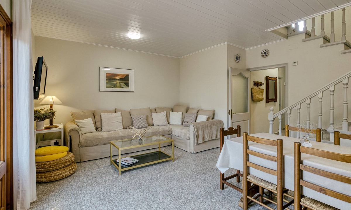 Begur Ski Chalet | Chalet 'Casa Adosada' with Terrace, Garden and Wi-Fi