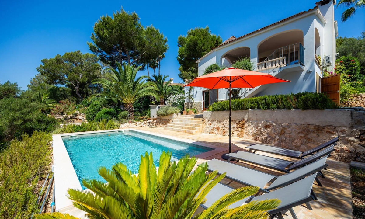 Cala Murada Ski Chalet | Chalet 'Casa Inés' with Private Terrace, Wi-Fi and Air Conditioning