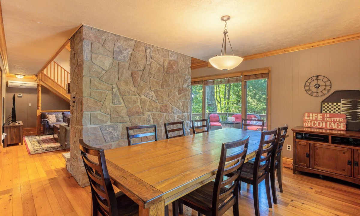 Grand Bend Cottage | Chalet style Spacious 4BR/3BA, steps from the beach Multi-family, pet friendly