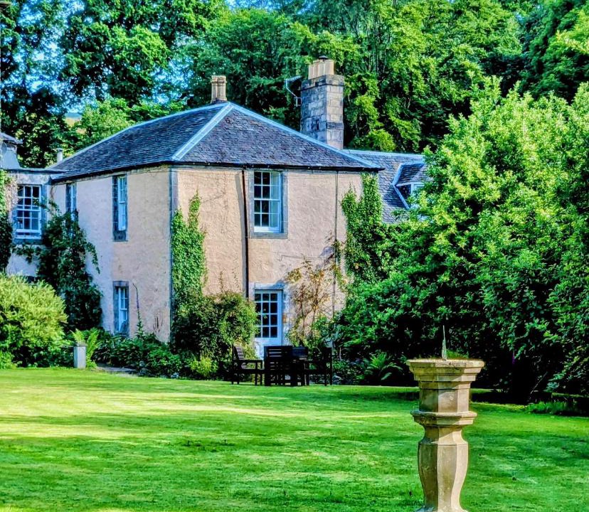 Tillicoultry Apartment | Charming 1700s Country Cottage on a Private Estate