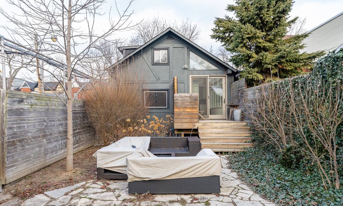 Leslieville House | Charming 2-Bed, 1-Bath Fully Furnished Home with Parking in Toronto!