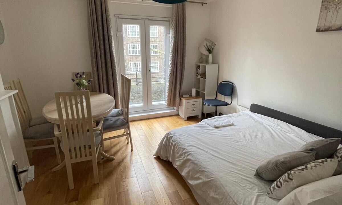 Elephant and Castle Apartment | Charming 2 Bedroom Apartment in Central London
