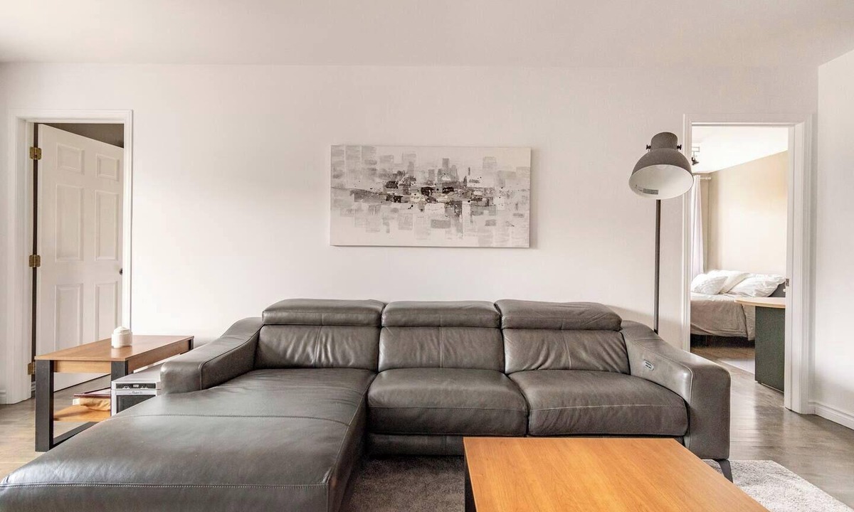 Bout-de-l'Ile Apartment | Charming Accommodation in Montreal