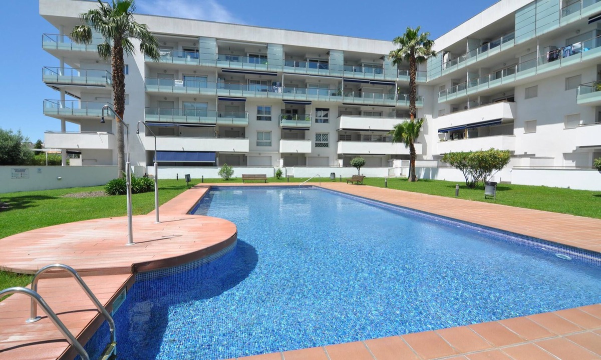 Santa Margarida Apartment | Charming Apartment in Roses, Costa Brava! 1500m from the Beach, Swimming Pool, Free Wi-Fi. Book now!