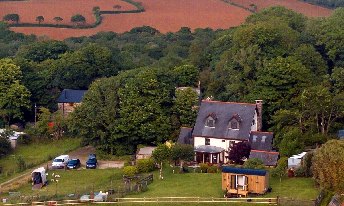St Wenn Bed & Breakfast | Charming Bed and Breakfast - Demelza Cottage