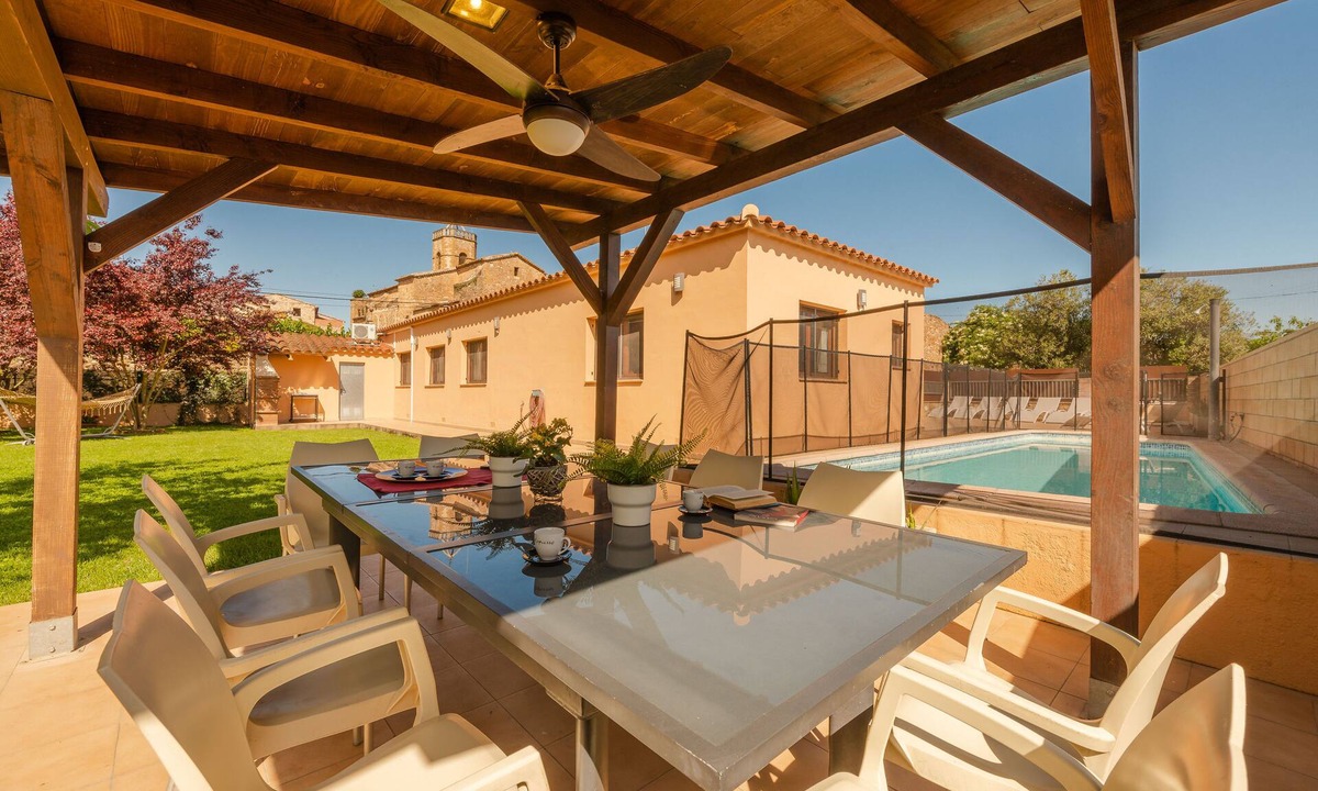Cistella Cottage | Charming country house ideal for families, with large garden and pool