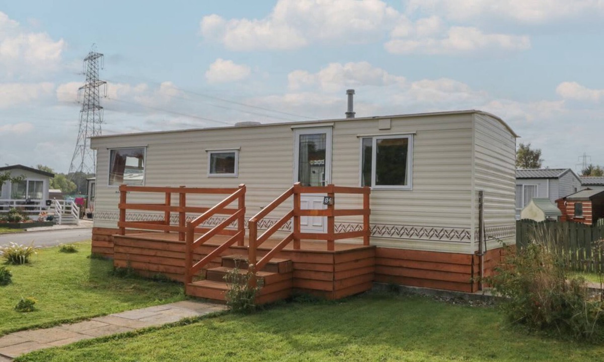 Denny Cabin | Charming Holly Home in Denny