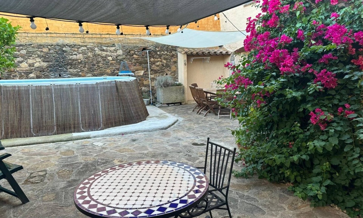 Juia House | Charming house with swimming pool in the heart of a village 15 minutes from Girona.