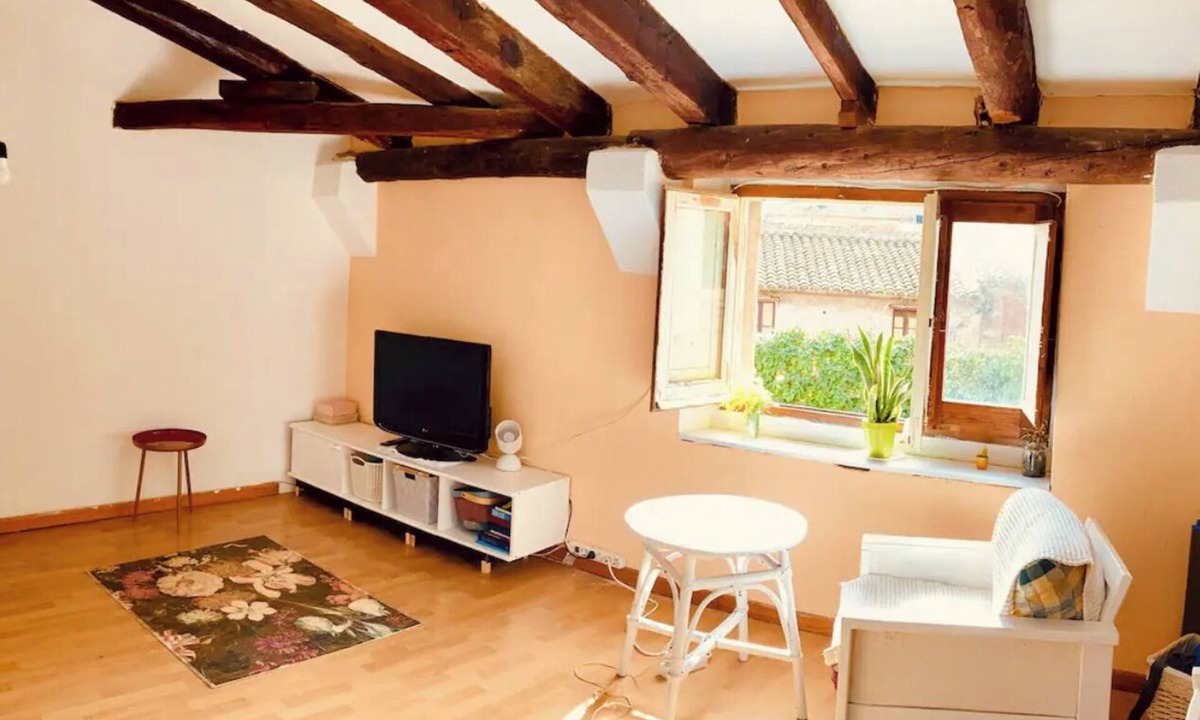 Cruilles Apartment | Charming Little Studio in the Historic Center