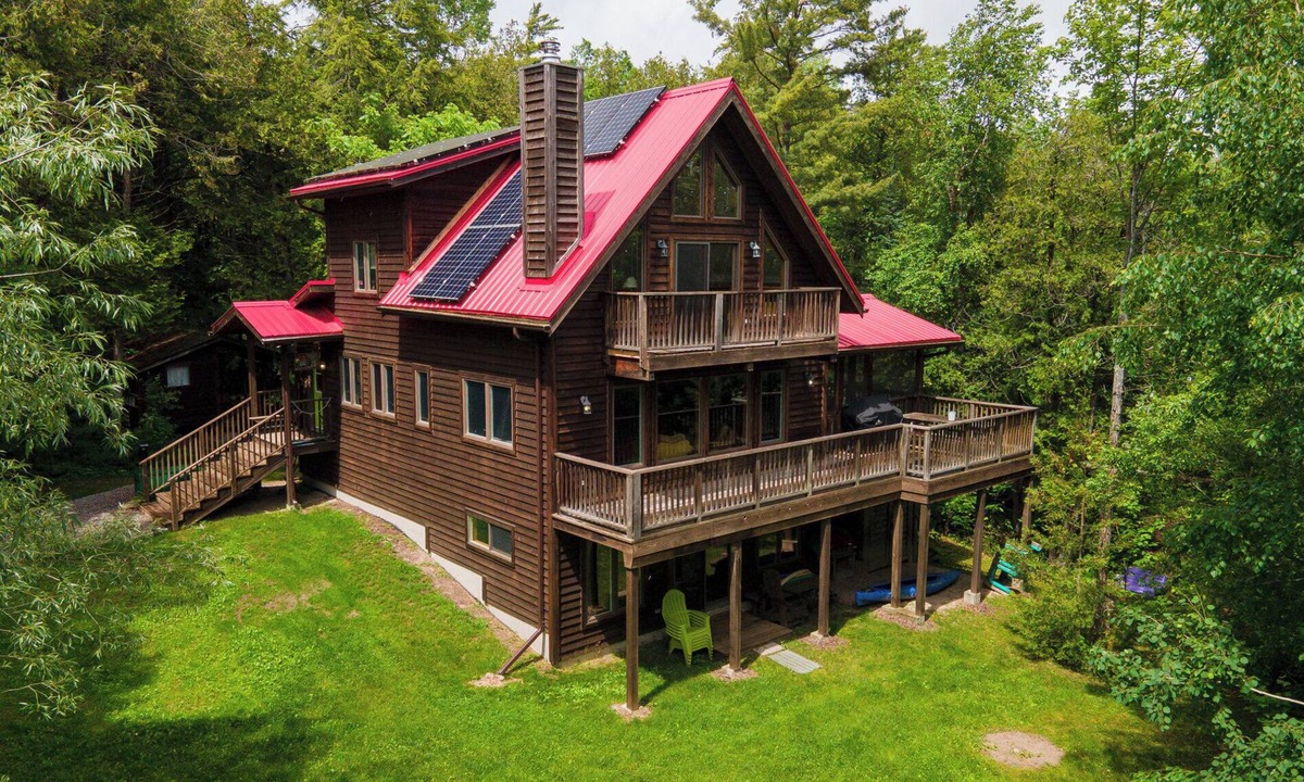 Lakefield Cottage | Charming Lakeside Cottage Retreat — Cozy, Quiet & Close to Town