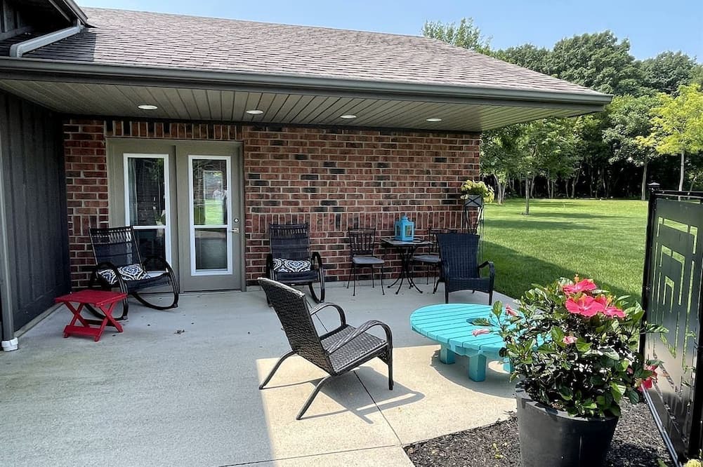 Leamington House | Charming Nature-Immersed Guest House with Relaxing Outdoor Lounge Area in Ontario, Canada