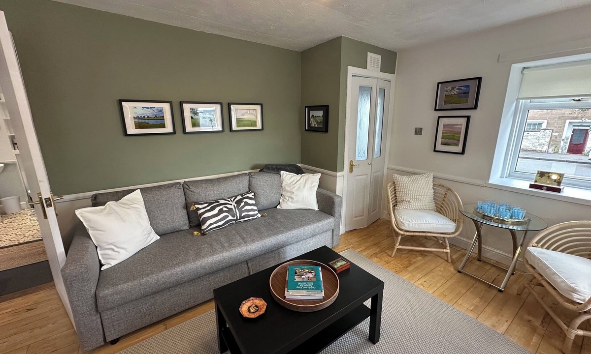 Kirkmichael Cottage | Charming wee Toll Cottage In Maybole Scotland