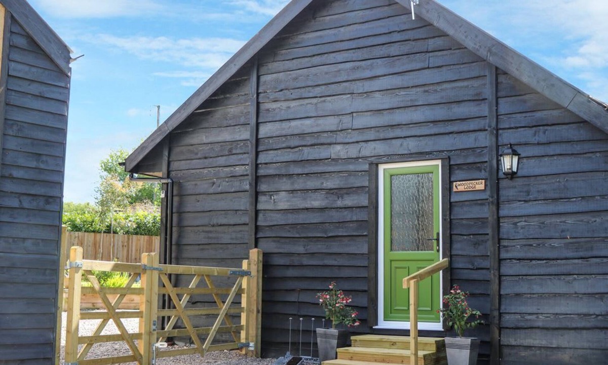 Langport Cottage | Charming Woodpecker Lodge Retreat