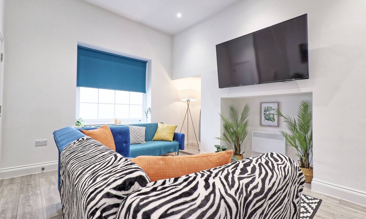 Chelmsford Apartment | Chelmsford Ground Floor Apartment. Next To The City Centre With Wifi & Parking