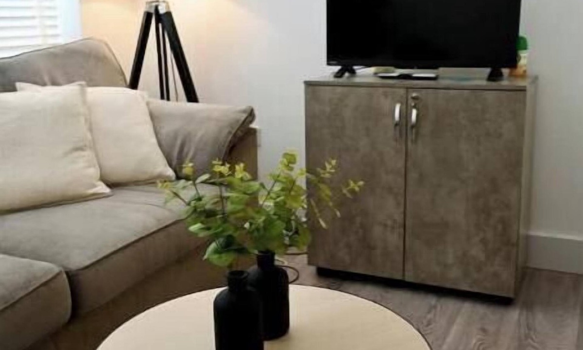 Chelmsford House | Chelmsford Studio Apartment | Free Parking