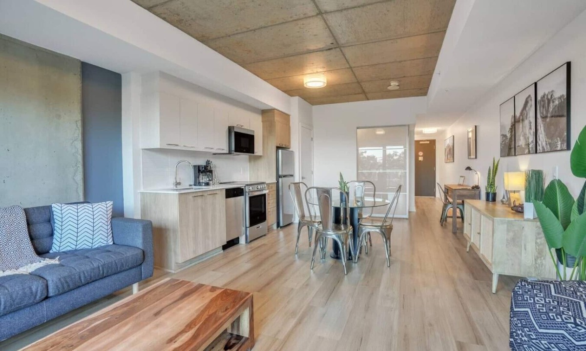Sandy Hill Apartment | Chic Urban 1BR Apt with Skyline Views