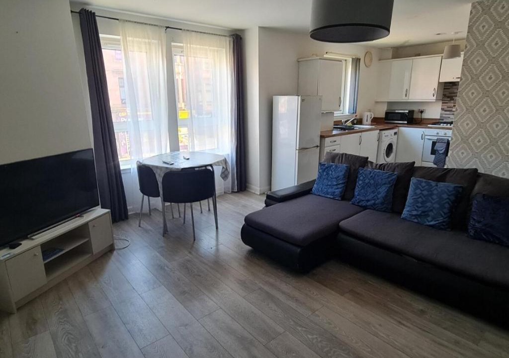 Dalmarnock Apartment | City, Celtic park & Emirates Stadium Apartment, for families or age over 23