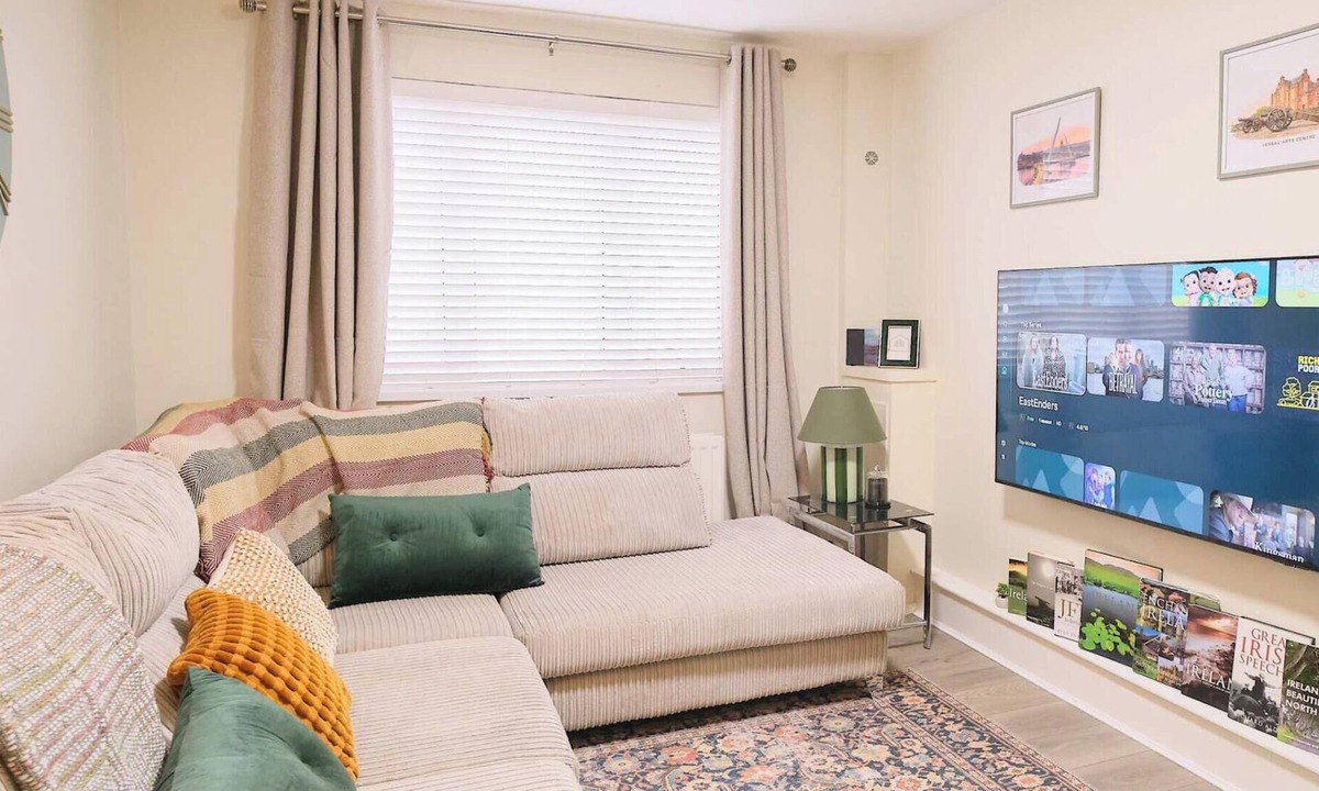 Londonderry House | City Centre Apartment Beside The City Walls