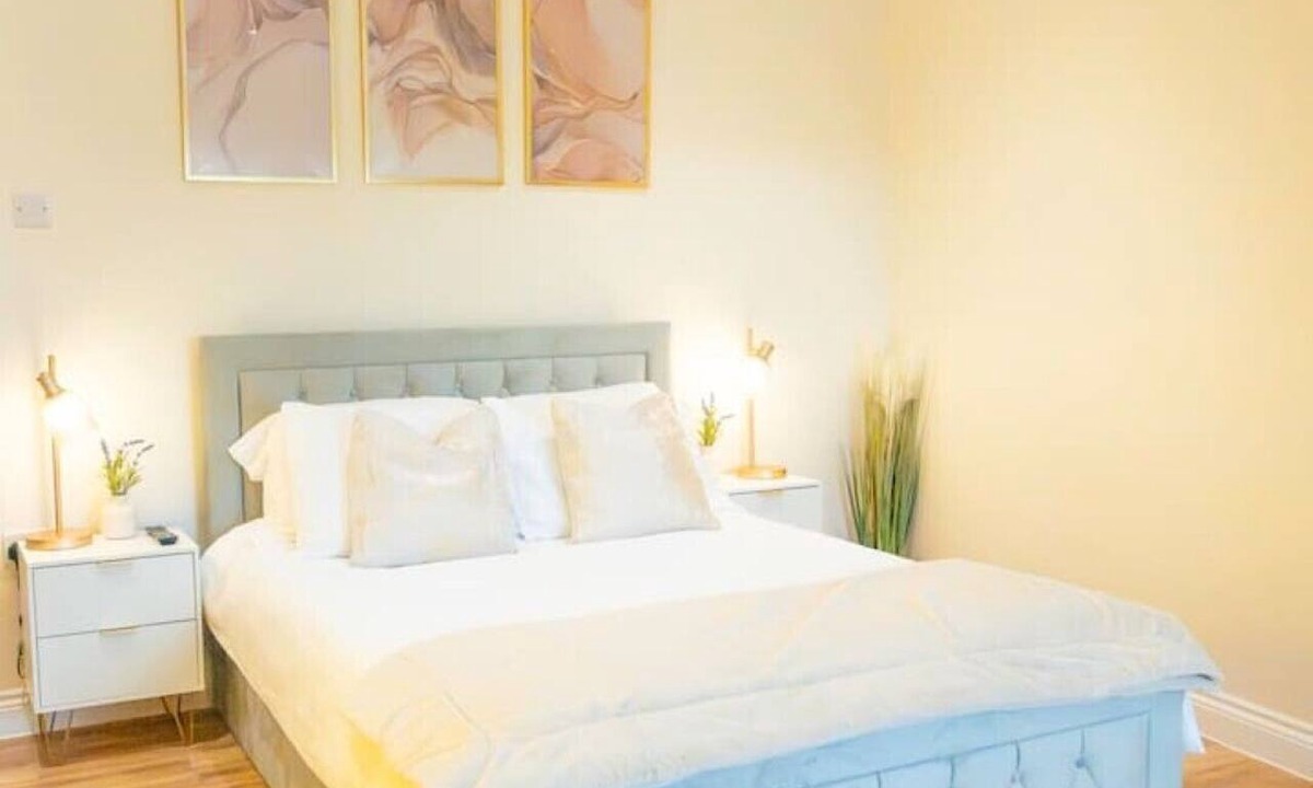 Cambridge City Centre Apartment | City-Centre Gem | Modern Top-Floor Retreat