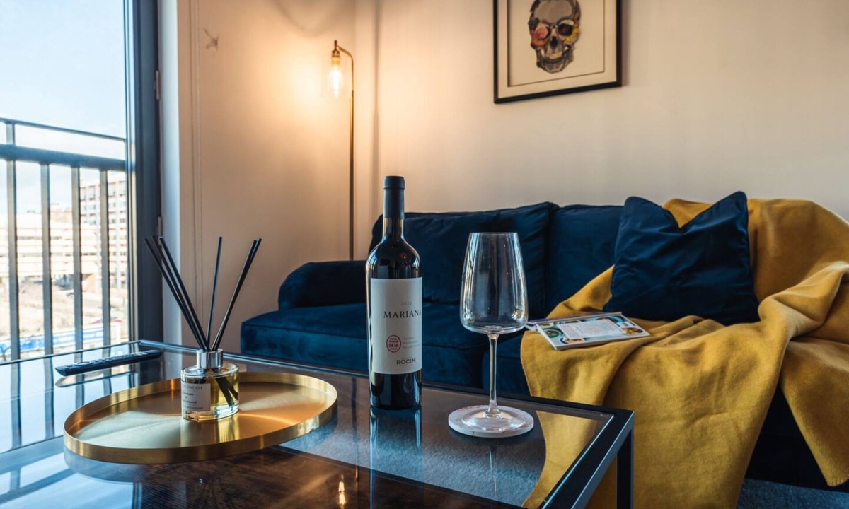 Kelvinbridge Apartment | CityView - Stunning 2 BR Apartment *Iconic Views*