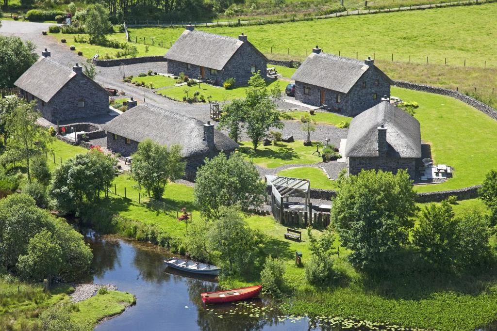 Lerags Villa | Clan Cottages Luxury Thatched Retreat near Oban