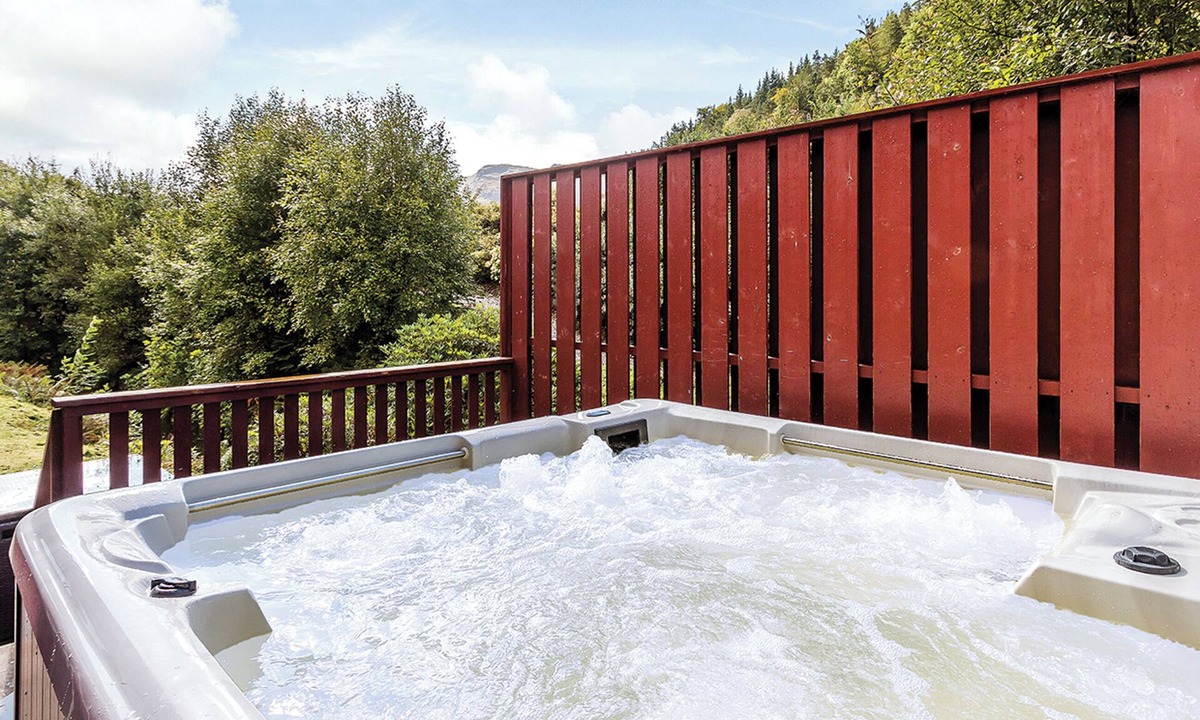 Lochgoilhead Ski Chalet | Classic 3 bed Hot Tub Lodge (Pet)