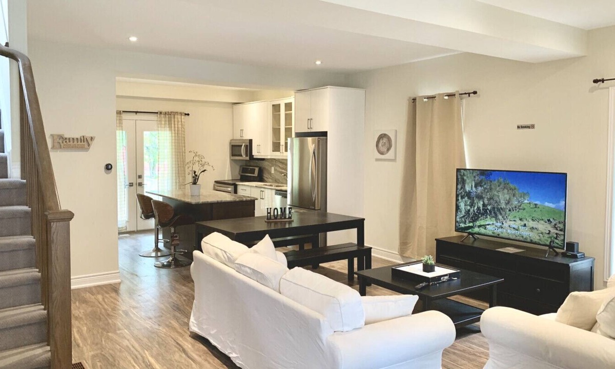 Niagara Falls Villa | CliftonHillLuxuryRetreat-4Brs/8Beds/WalkToFalls